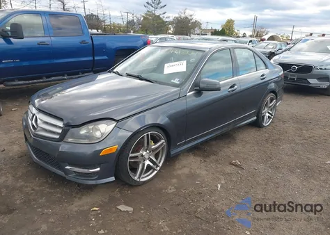2013 Mercedes-Benz C 300 Sport 4Matic из США, поврежденный, VIN WDDGF8ABXDR269514